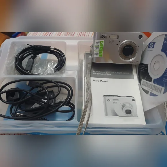 HP PhotoSmart R607 4.1MP Digital Camera (working) - Picture 3 of 6